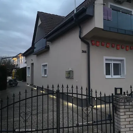 Biro Apartmanhaz Daire Sármellék