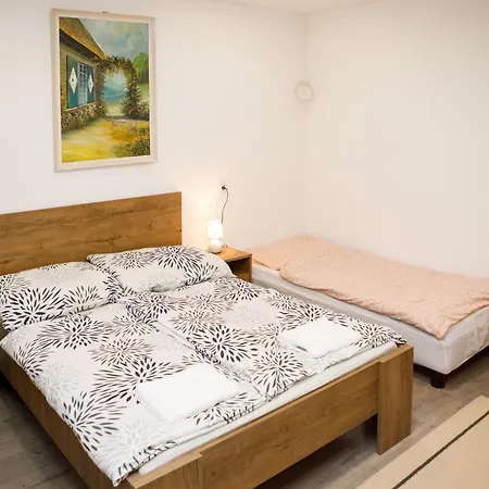 דירה Biro Apartmanhaz