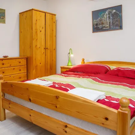 Biro Apartmanhaz Sármellék