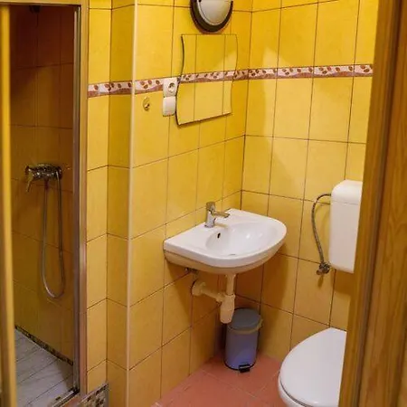 דירה Biro Apartmanhaz