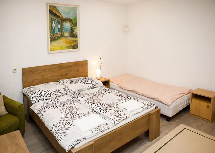 דירה Biro Apartmanhaz