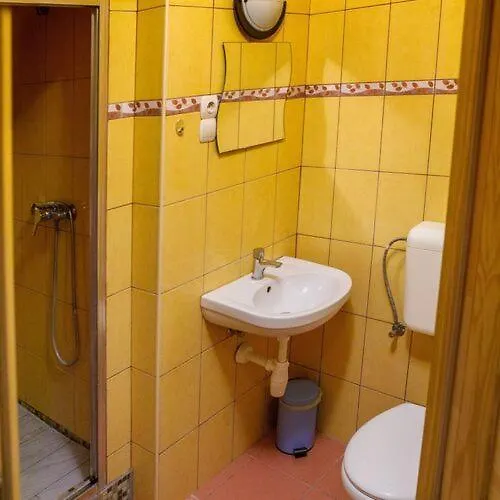 דירה Biro Apartmanhaz