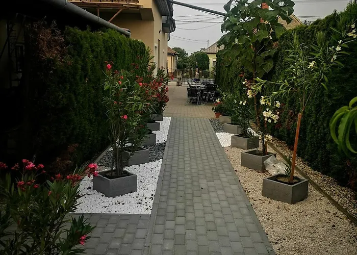 Biro Apartmanhaz דירה *